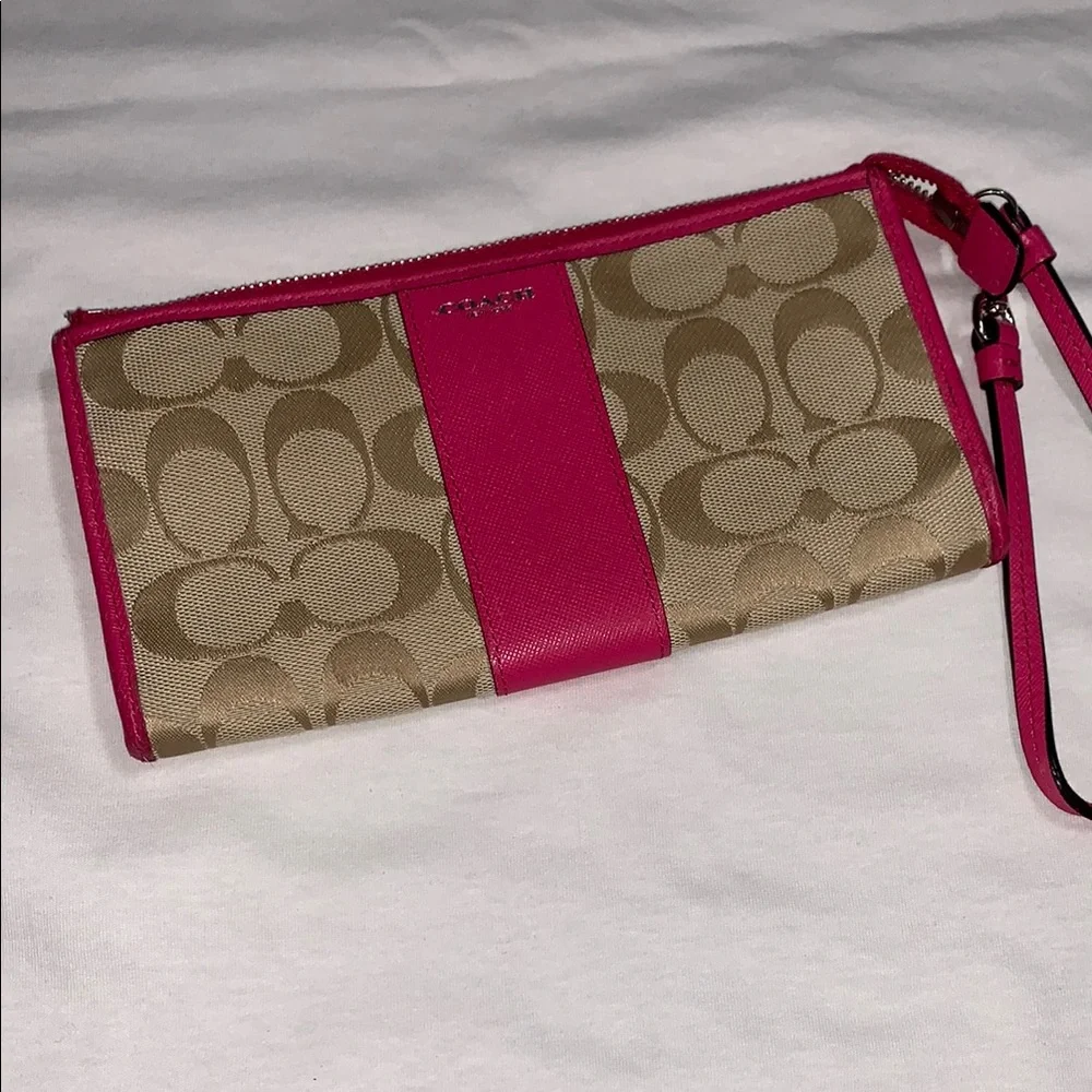 Coach‎ Pink and Tan Signature Clutch 5105